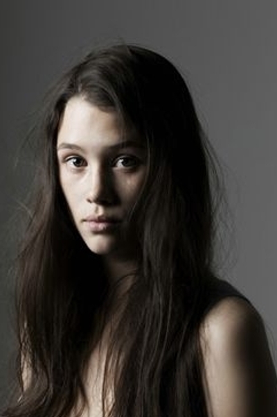 阿斯特丽德·伯格斯·弗瑞斯贝(Astrid Berges-Frisbey)